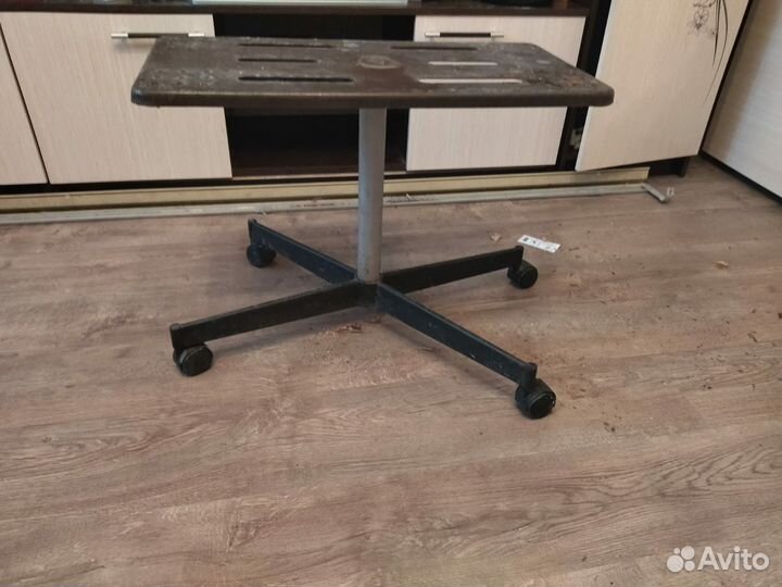 Продам подставку металлическую под телевизор