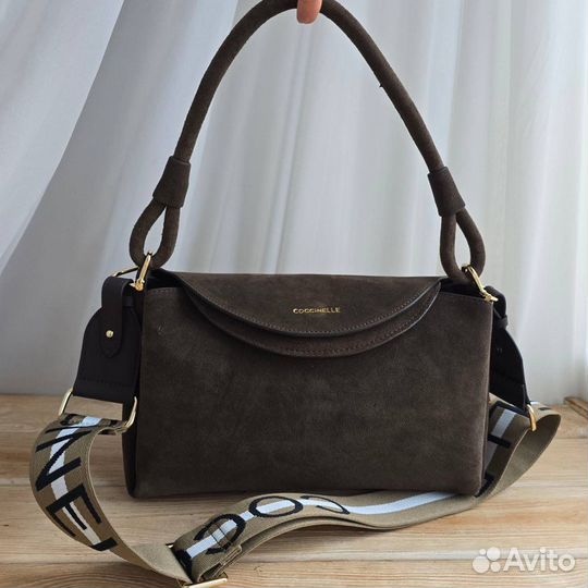 Сумка с ручкой Coccinelle натуральная замша