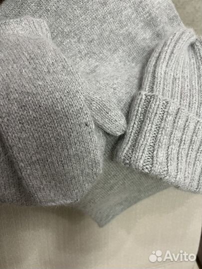 Продам вязаный комплект шарка, шарф, варежки