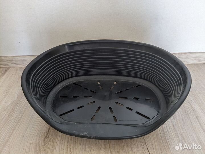 Пластиковый лежак для собаки