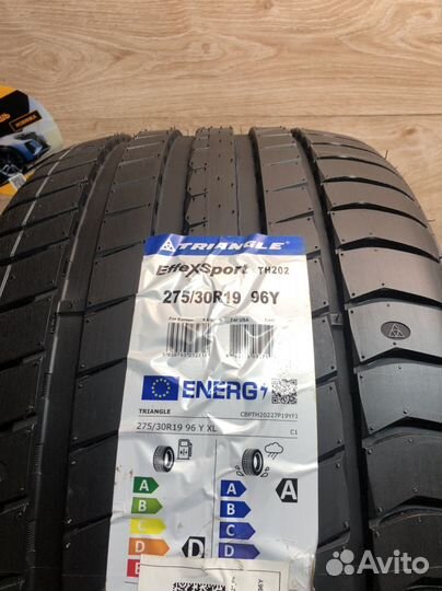 Triangle EffeXSport TH202 275/30 R19