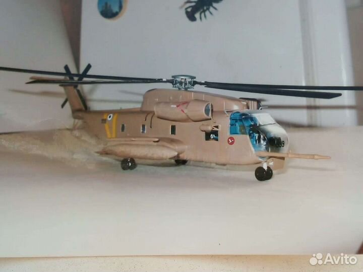 Модель вертолета и самолёта