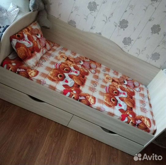 Детская кровать с матрасом и съёмным бортом