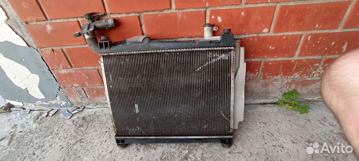 Радиатор охлаждения Toyota Sienta с вентилятором