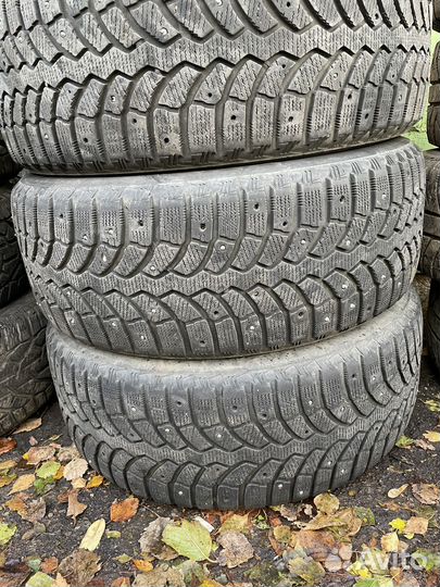 Bridgestone Blizzak Spike-01 205/55 R16