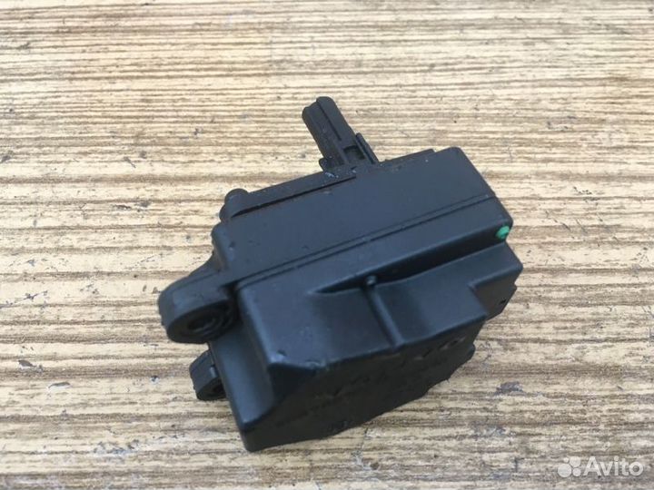 Моторчик заслонки отопителя Volvo XC90 I 02-2015г