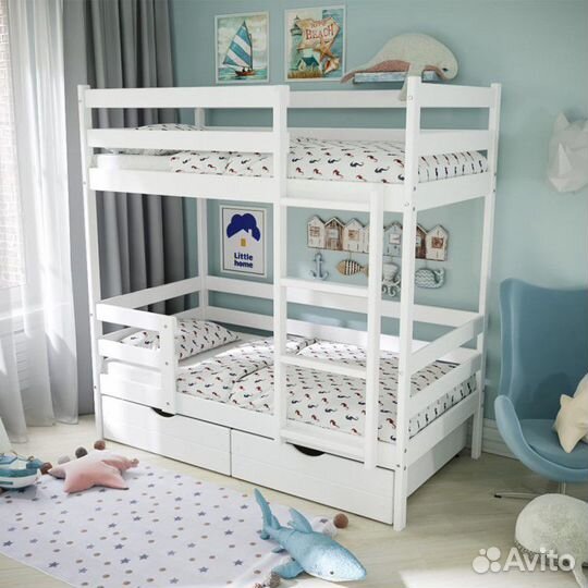 В наличии двухъярусная кровать, натуральное дерево