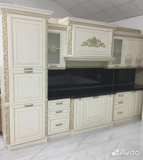 Кухня в классике крем/золото