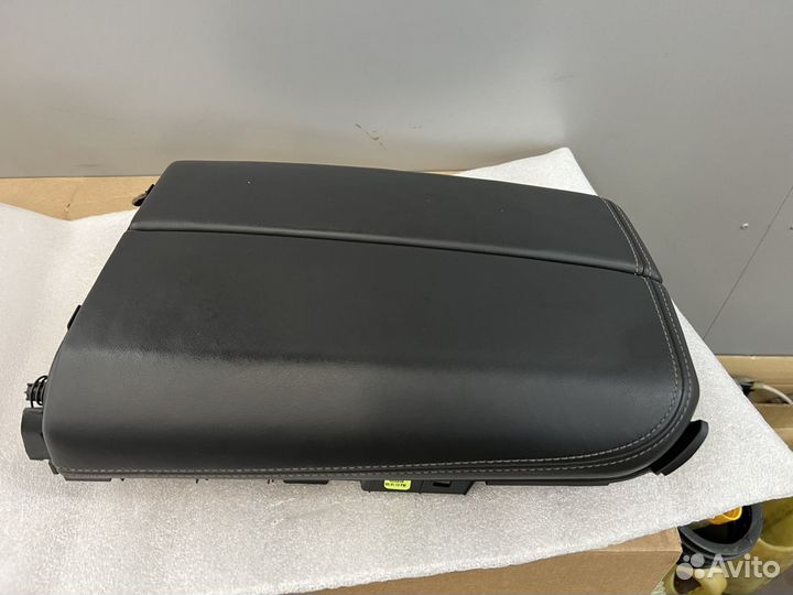 Подлокотник BMW G05 G06