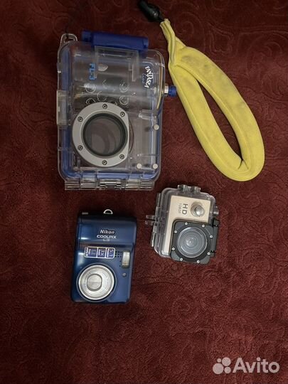 Две камеры с водонепроницаемым боксами