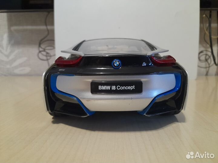 BMW i8 радиуправляемая модель в отличном состоянии