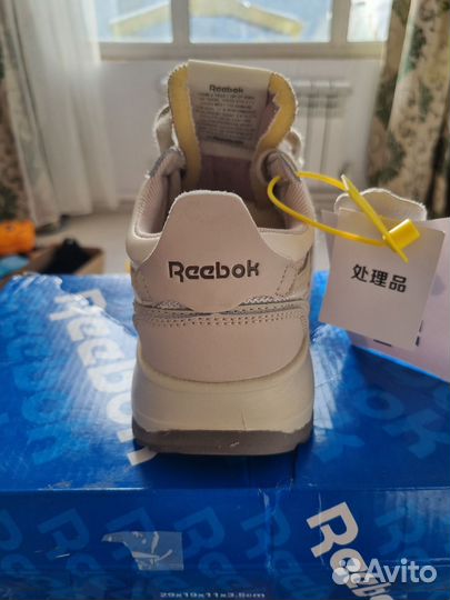 Кроссовки женские