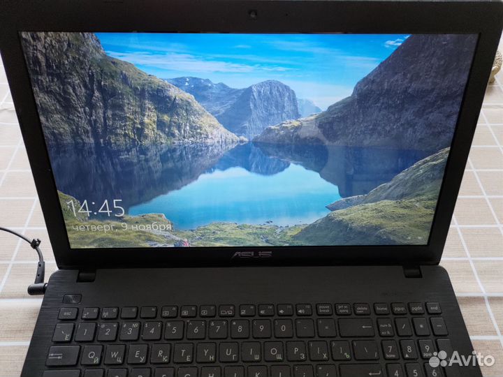 Ноутбук asus X552M