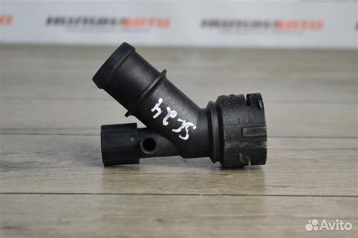 Фланец системы охлаждения skoda Fabia 2