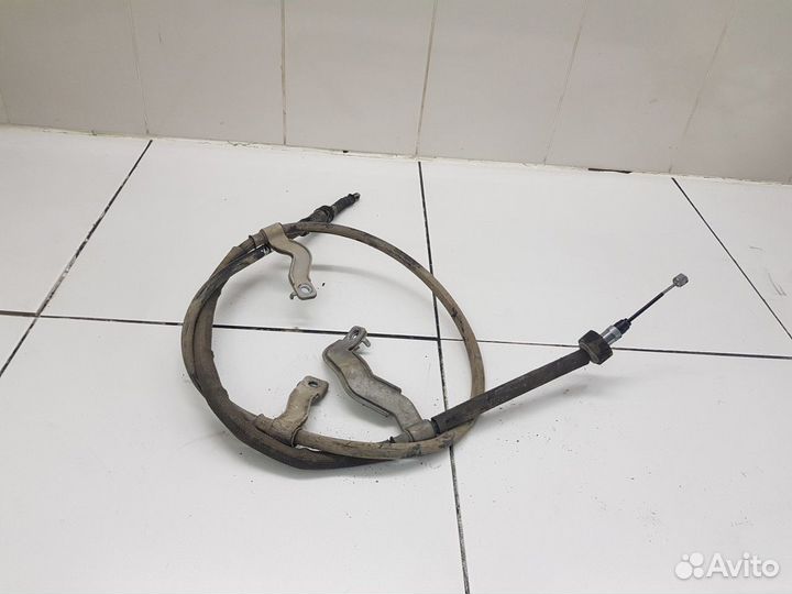 Трос стояночного тормоза правый (Kia Cerato IV)