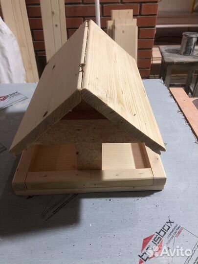 Кормушка для птиц из дерева