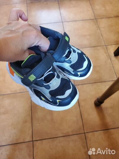 Кроссовки 25р