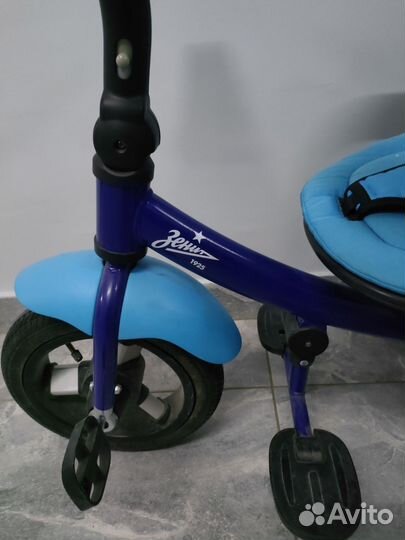 Детский трехколесный велосипед с ручкой Зенит