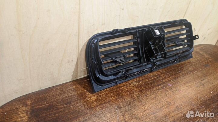 Центральный дефлектор Skoda Fabia 2 (ящик 07)