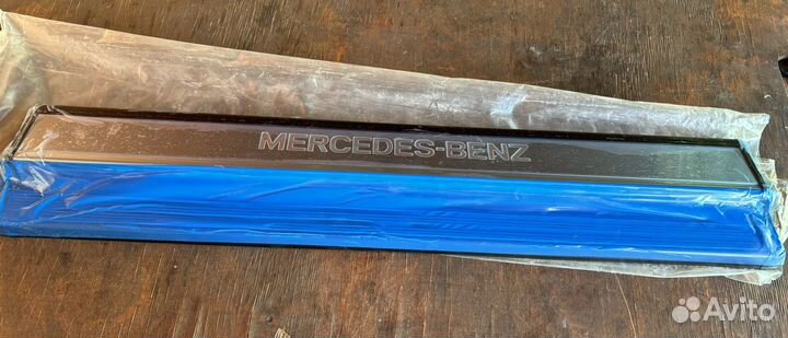 Накладка на порог (молдинг) на Мерседес 140