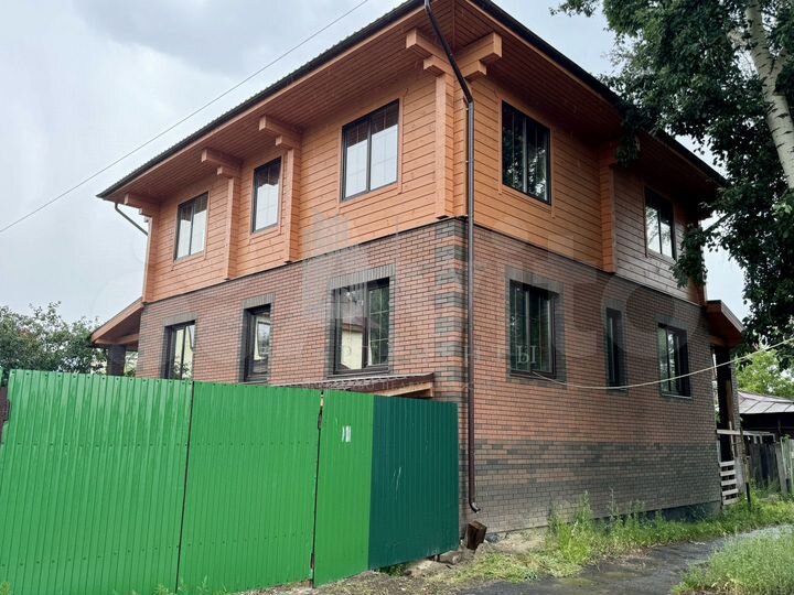 Дом 257,1 м² на участке 15,7 сот.