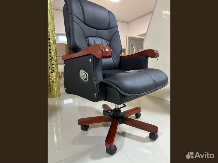 Офисное кресло