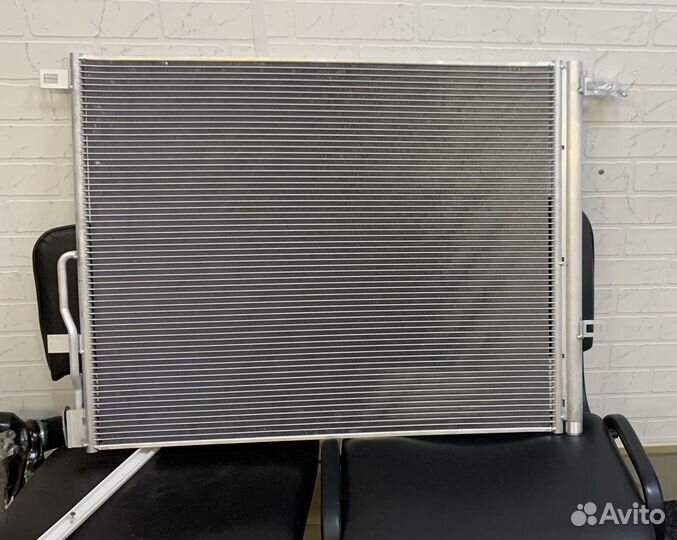 Радиатор кондиционера на Шевроле Траверс