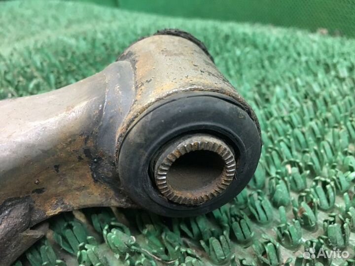 Рычаг подвески передний левый Toyota Matrix ZZE132