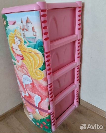 Детский комод и игрушки