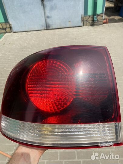 Фары на Volkswagen Touareg 2008 г