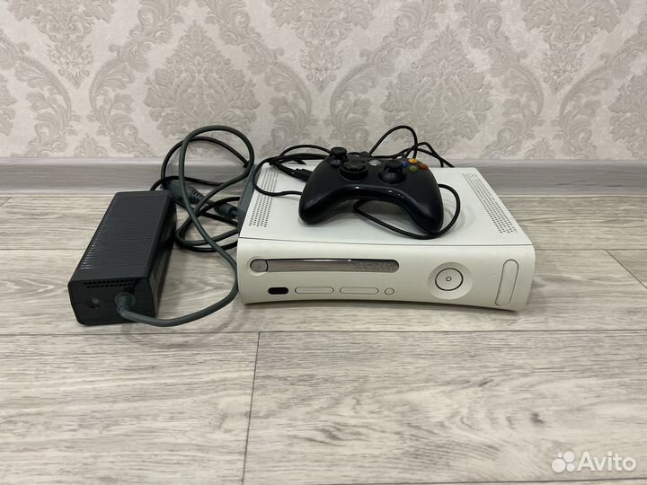 Xbox 360 (freboot) 85 игр уже установлено