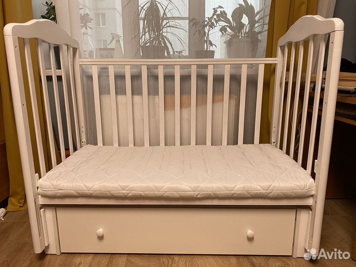 Детская кроватка Кедр Helen 3 с маятником и ящиком