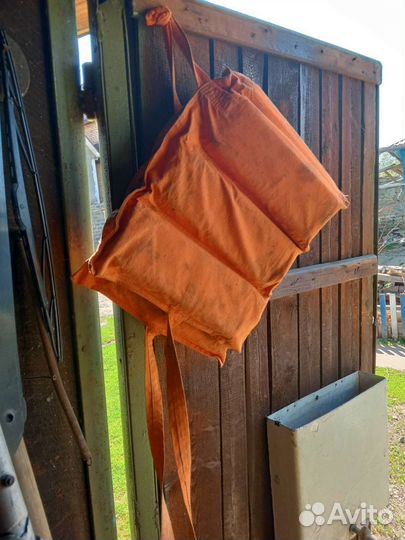 Спасательный жилет