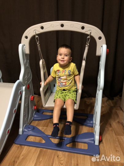 Детская горка, качели, кольцо и мяч