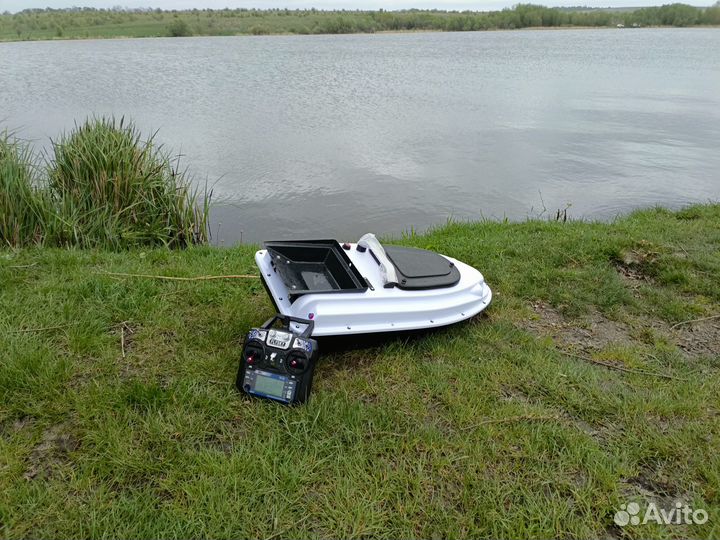 Прикормочный кораблик с gps