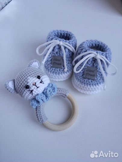 Подарочный набор пинетки и погремушка