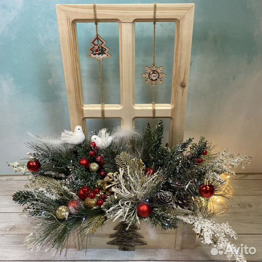 Кашпо деревянное с новогодним декором