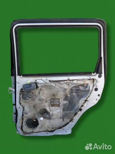 Дверь задняя Mitsubishi Airtrek