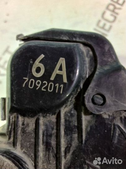 Замок двери передний левый Toyota Corolla 150