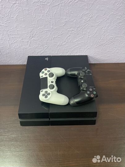 Sony PS4 1TB+2 джойстика+игры