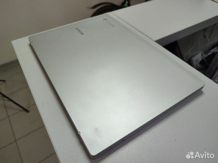 Ноутбук Samsung Galaxy ChromeBook Go Celeron