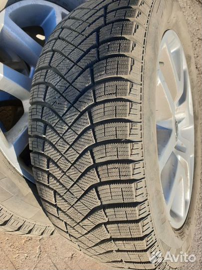 Pirelli Ice Zero 235/55 R18 104T