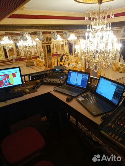 DJ Диджей с аппаратурой музыка дискотека Караоке