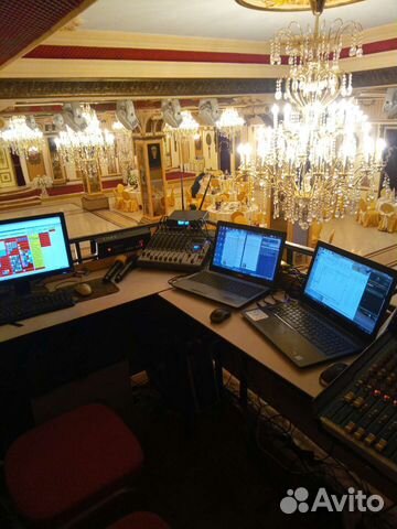 DJ Диджей с аппаратурой музыка дискотека Караоке