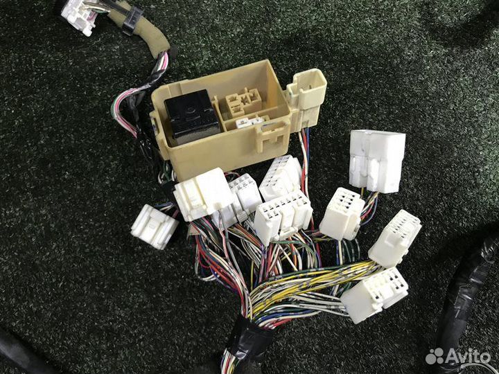 Проводка под торпедо Toyota Vista ZZV50 1zzfe 1999