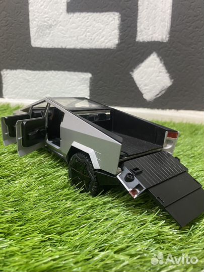 Модель автомобиля tesla cybertruck