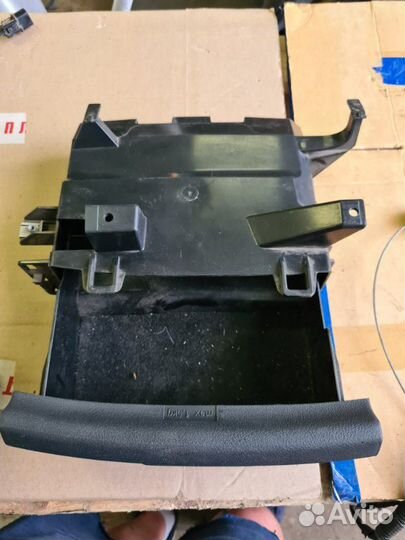 Бардачок Volkswagen Tiguan 2010