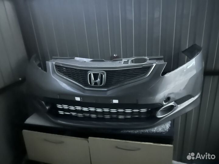 Передний задний бампер Хонда фит 2008 г