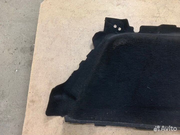 Обшивка багажника задняя правая Ford Focus 3