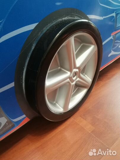 Детская кровать машинка с матрасом бу